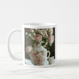 Rosa Rosen in einer Teekanne Kaffeetasse