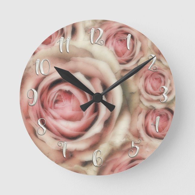 Rosa Rosen Modernes Shabby Chic Romantische Gewohn Runde Wanduhr (Vorderseite)