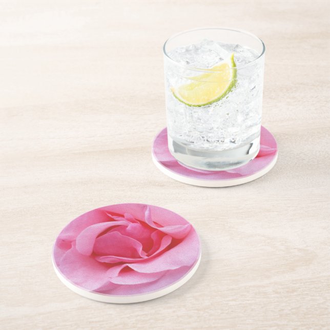 Rosa Rosenblätter Getränkeuntersetzer (Seite)