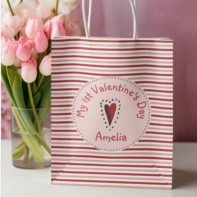 Rosa Rot und Weiße Streifen Babys Erstes Valentin Kleine Geschenktüte (Cute Baby's First Valentine's Day Gift Bag. Editable Text. Modern Pink and Red Stripes Pattern.)