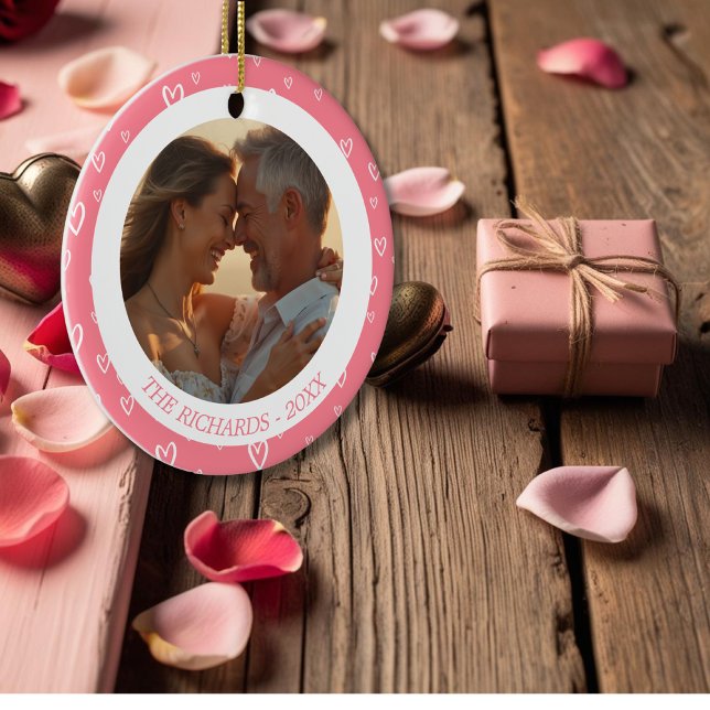 Rosa rote Herzen mit Personalisiertem Foto-Design Keramik Ornament (Blush Pink Hearts with Personalized Photo Design Ceramic Ornament)