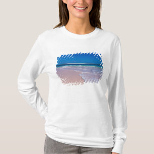 Rosa Sandstrand in Conch Bay, Cat Island, T-Shirt