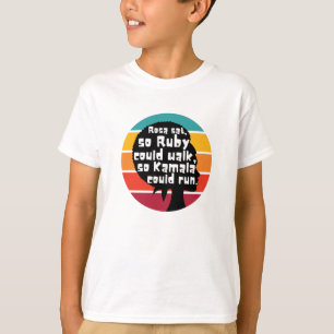 Rosa saß so, dass Ruby laufen konnte, sodass Kama T-Shirt