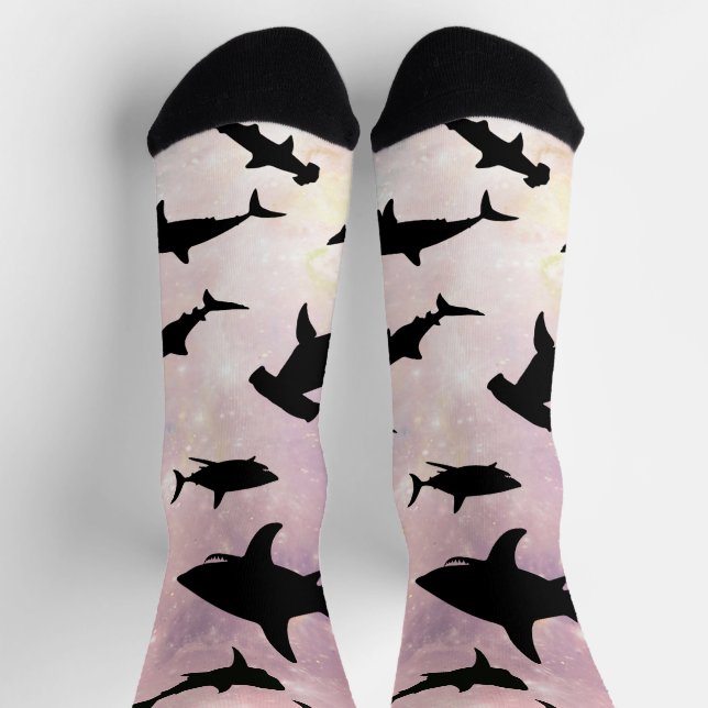 Rosa Schattenhai auf Gradientengalaxie Socken (Oben)