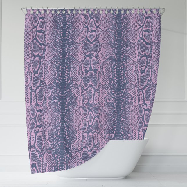 Rosa Schlange Hautfresse Duschvorhang (Pink Snake Skin Animal Print Shower Curtain by Looly Elzayat)