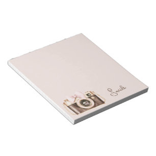 Rosa Schleife Braune Kamera Lächeln Notizblock