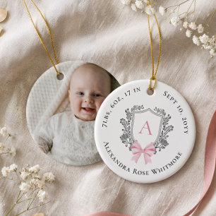 Rosa Schleifenwappen-Baby-Monogramm-Geburtsstatist Keramik Ornament