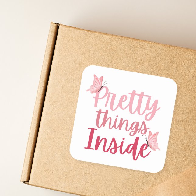 Rosa Schmetterling Hübsche Dinge innen Quadratischer Aufkleber (Von Creator hochgeladen)