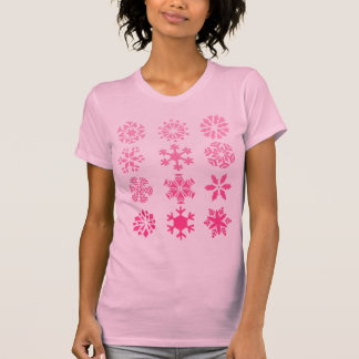 Rosa Schneeflocken - Kurzschläfer-T-Shirt der Frau T-Shirt
