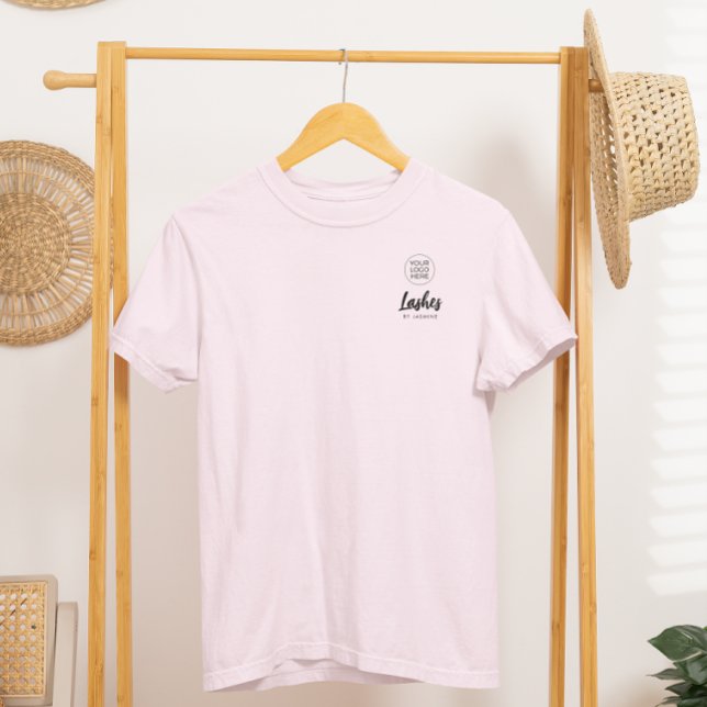Rosa Schrift-Logo Wimpernstudio-Mitarbeiter T-Shirt (Von Creator hochgeladen)