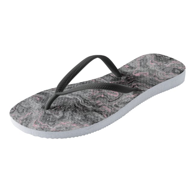 Rosa, schwarz und grau Marmor Swirl Abstrakt Flip Flops (Schrägansicht)