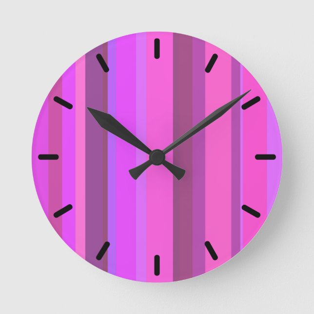 Rosa senkrechte Streifen Runde Wanduhr (Vorderseite)