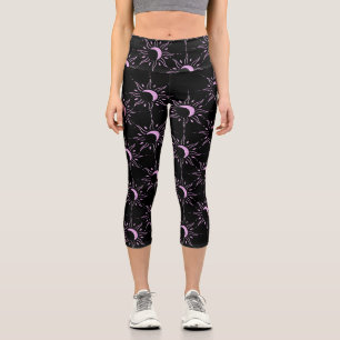Rosa Sonne auf schwarzem Hintergrund verteilt Capri Leggings