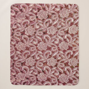 Rosa Spitze, Muster mit antiken Rosen. Sherpadecke