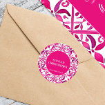 Rosa Talavera Hochzeitmonogramm gedruckt Runder Aufkleber<br><div class="desc">Hot Pink magenta Spanisch mexikanische Talavera Fliesen elegante Hochzeitskleber in Monogramm bedruckte Sticker Vorlage ,  lebhafte,  fette Farben moderne mexikanische spanische Hacienda Stil Hochzeit lebendige Farbe Aufkleber für Umschläge oder Favoriten mit Braut und Bräutigam Namen</div>