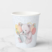 Rosa Teddybär beim Lesen eines Buches