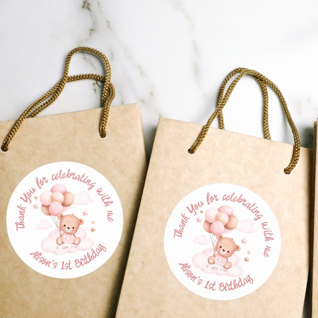 Rosa Teddybär mit Ballons auf Wolken Runder Aufkleber (Von Creator hochgeladen)