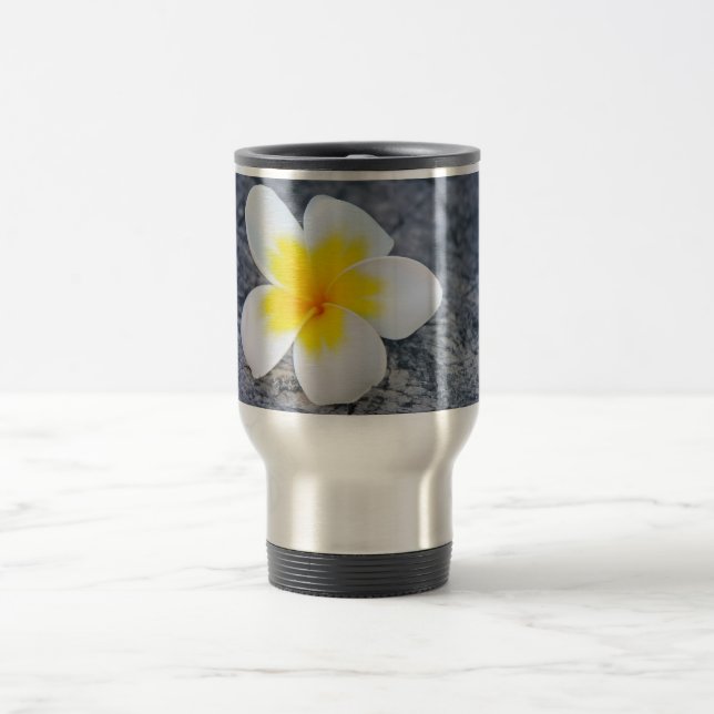 Rosa tropische Frangipani-Kunst Reisebecher (Mittel)