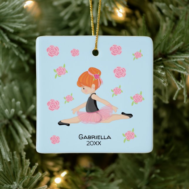 Rosa Tutu Roter Haar Ballerina Weihnachten Keramikornament (Baum)