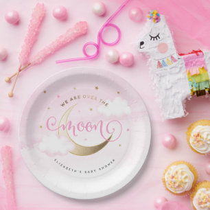 Rosa über den Tellern des Mondpapiers Pappteller