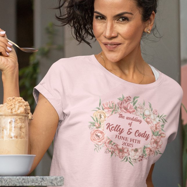 Rosa und beige Blume Oval Wedding Bridesmaiers' T-Shirt (Von Creator hochgeladen)