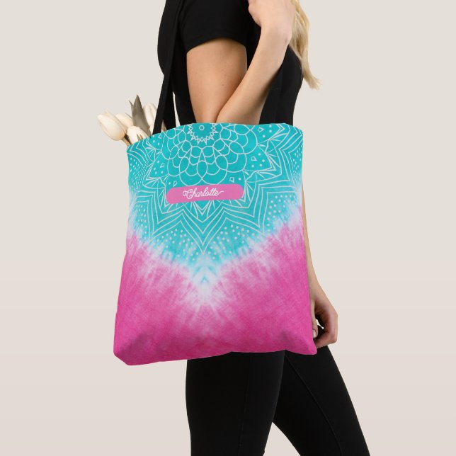 Rosa und blaue Gefärbte Krawatte mit Mandala Sway  (Von Nahem)