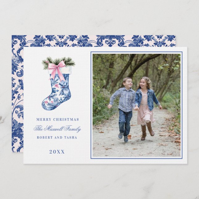 Rosa und blaue Grandmillennial Damask Stockin Foto Einladung (Vorne/Hinten)