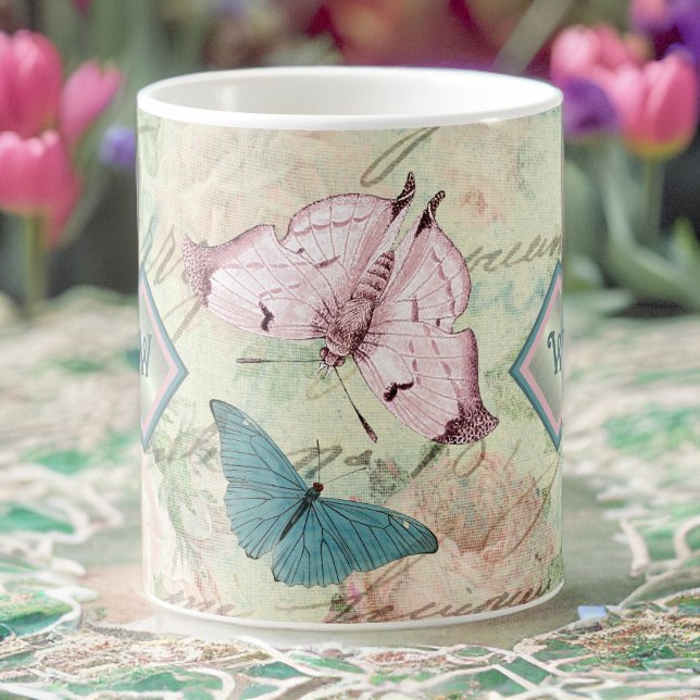 Rosa und blaue Schmetterlinge und Rose mit Monogra Kaffeetasse (Von Creator hochgeladen)