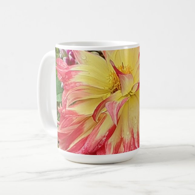 Rosa und Gelbe Dahlia Kaffeetasse (Vorderseite Links)