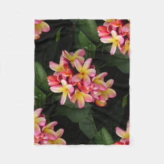 Rosa und gelbe Plumeria Blume Fleece Blanken