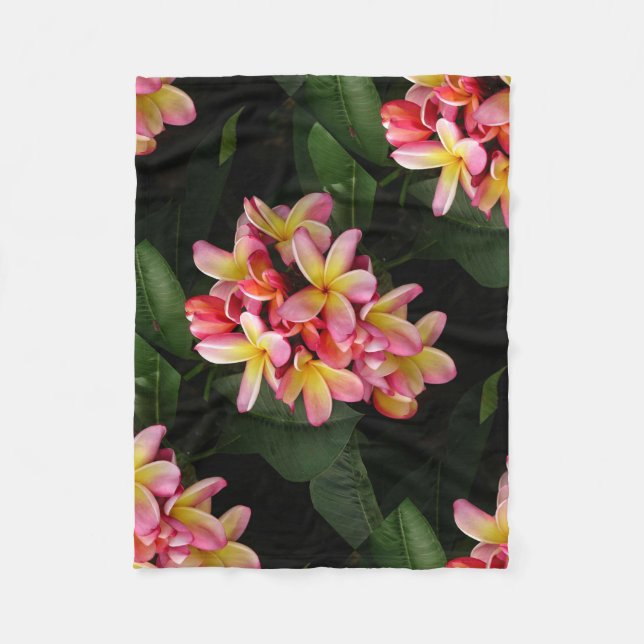Rosa und gelbe Plumeria Blume Fleece Blanken (Vorderseite)