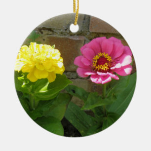 Rosa und gelbe Zinnien - Geburt Keramik Ornament