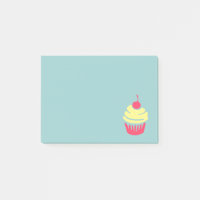 Rosa und gelber Kuchen oben mit Kirsche