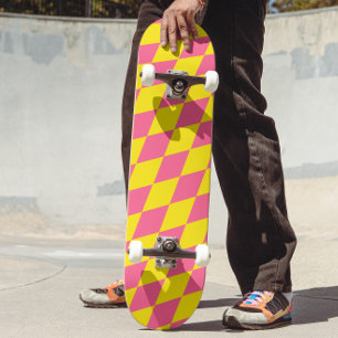 Rosa und gelbes Harlekin-Karuomuster-Design Skateboard