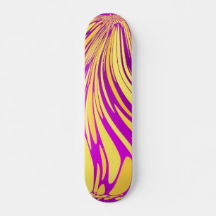 Rosa und goldene Skatpappe Skateboard