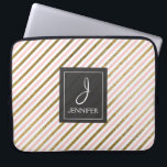 Rosa und goldfarbener Streifen Elegantes Monogramm Laptopschutzhülle<br><div class="desc">Rosa und Imitate Gold Foil gestreift Elegant Monogram Case. Dieser Fall kann so angepasst werden,  dass er Ihren ursprünglichen und vollständigen Namen enthält.</div>