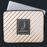 Rosa und goldfarbener Streifen Elegantes Monogramm Laptopschutzhülle<br><div class="desc">Rosa und Imitate Gold Foil gestreift Elegant Monogram Case. Dieser Fall kann so angepasst werden,  dass er Ihren ursprünglichen und vollständigen Namen enthält.</div>