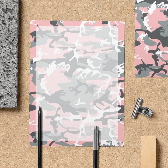 Rosa und graue Camouflage, Schreiben der Militärar (Von Creator hochgeladen)