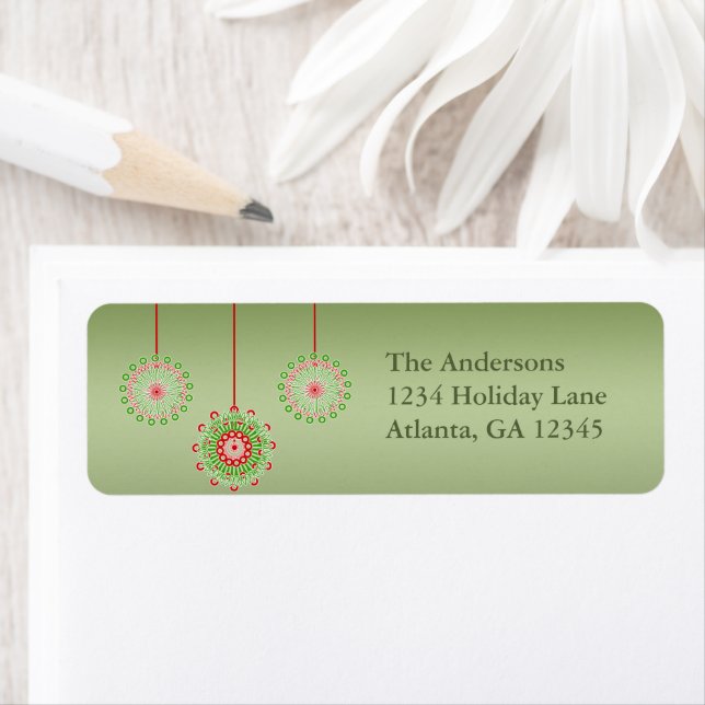 Rosa und grüne Ornamente auf Weihnachten Grün (Insitu)