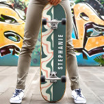 Rosa und grüne Retro Moderne Abstrakte Marmorplatt Skateboard<br><div class="desc">Lassen Sie sich im Skate Park mit unserem rosafarbenen und grünen Retro Modernes Abstraktes Marmorskateboard verwöhnen! Dieses auffällige Design mit wirbelnden Motiven in Rosa und Grün, inspiriert durch Retro und moderne abstrakte Kunst. Ideal für Skateboarder, die einzigartige und künstlerische Designs Liebe, kombiniert dieses Board Stil und Funktionalität. Dieses aus hochwertigen...</div>