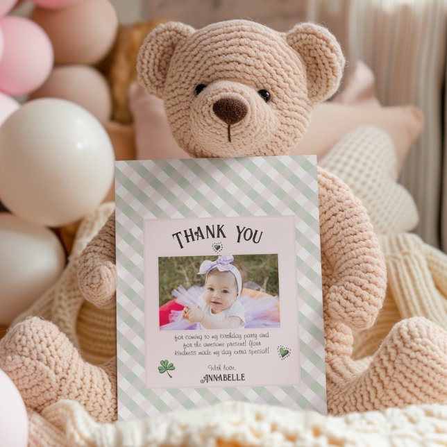 Rosa und grüner irischer Kindergeburtstag Dankeskarte (Girly Pink baby St. Patty's Thank You card. Cute pink, green & white gingham. Custom Photo & Text.)