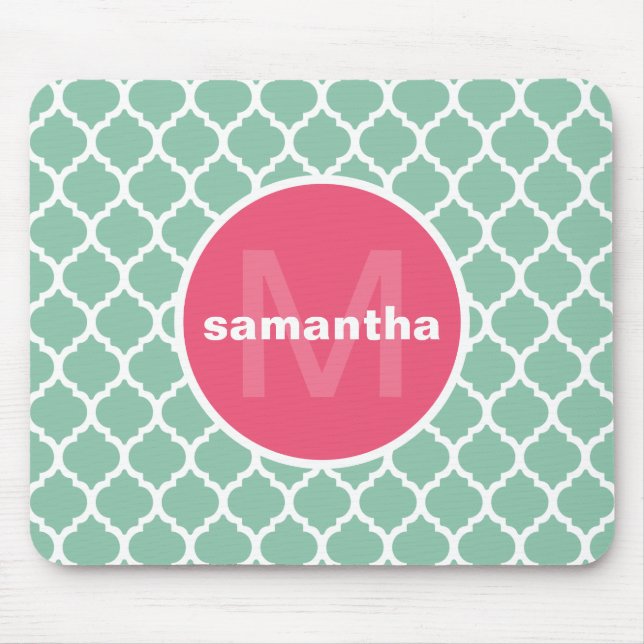 Rosa und grünes Quatrefoil Monogramm Mousepad (Vorne)