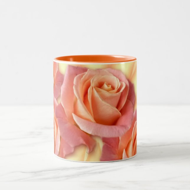 Rosa und korallenrote Rosen Zweifarbige Tasse (Mittel)