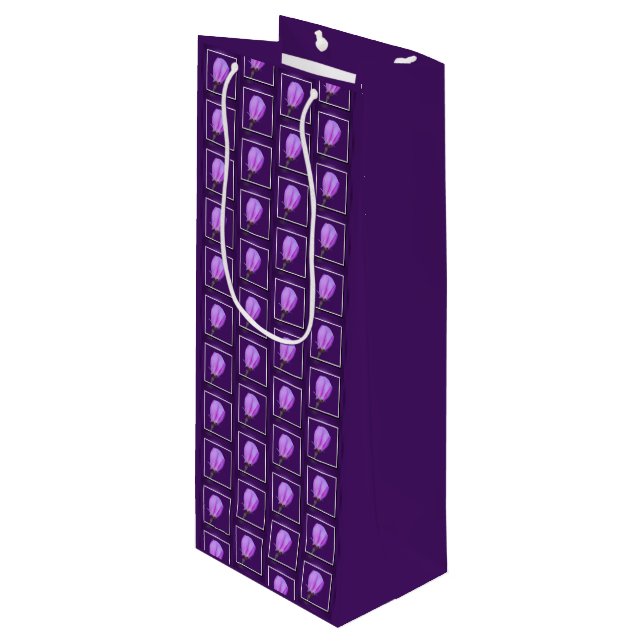 Rosa und Lila Frühjahrsmuster Geschenktüte Für Weinflaschen (Vorderseite Schrägansicht)