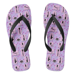 Rosa und Lila Kosmetika bilden Flip Flops