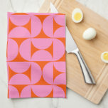 Rosa und orange Mitte des Jahrhunderts Modernes Mu Geschirrtuch<br><div class="desc">Retro Mid Century Modernes Muster - Abstrakte geometrische Formen - Niedliches und Minimalistisches geometrisches Muster in Rosa und Orange.</div>