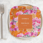 Rosa und orangefarbene Hochzeit der Blumen Pappteller<br><div class="desc">Diese eleganten Teller mit rosa und orangefarbenen Blumentexten und Sondertexten machen Ihre Hochzeitsfeier zu einem besonderen Erlebnis. Fügen Sie einfach Ihre eigenen Daten hinzu,  indem Sie auf die Option "Personalisieren" klicken.</div>