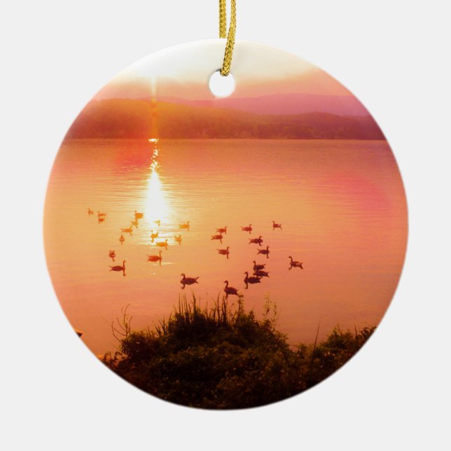 Rosa und pfirsichfarbene Seeufer Keramikornament (Vorne)