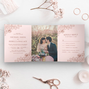 Rosa und Rose Gold Lace Wedding Foto Dreifach Gefaltete Einladung
