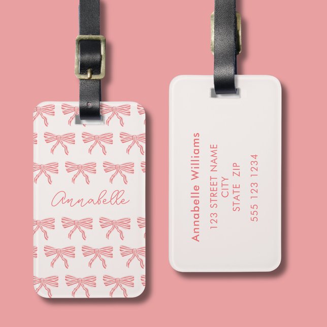 Rosa und rot gestreifte Bogen Coquette Gepäckanhänger (Girls blush pink coquette striped bow luggage tag with script first name. Address to reverse.)